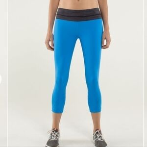 NWT Lululemon Athletica Run Inspire Crop II Cornflower/Black
